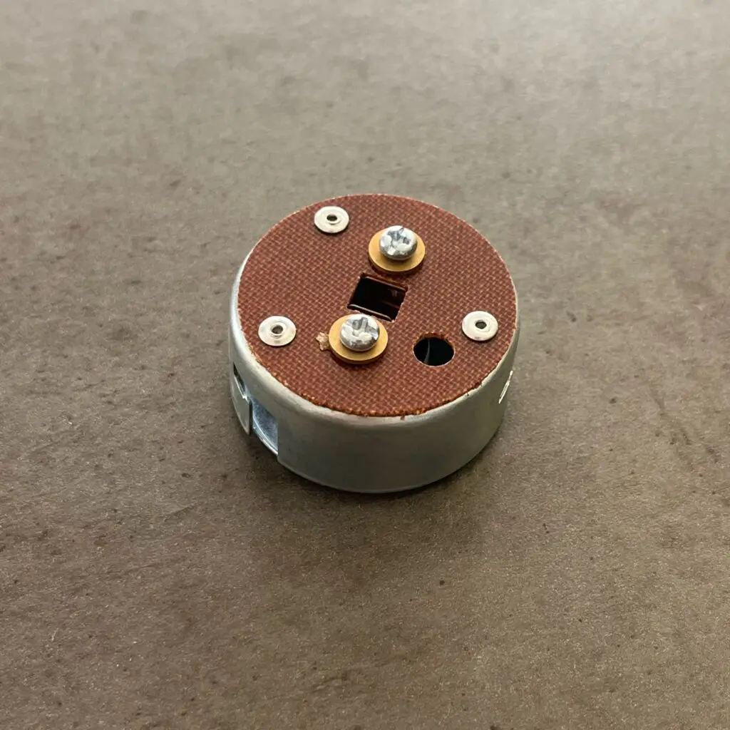 objímka a uzávěr hlavní žárovky stadion a jawetta